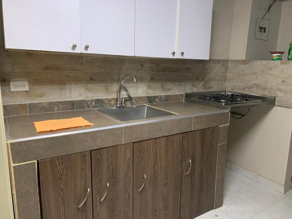 Apartamento 201 Amplio Y Comodo Medellin 90 Mts 외부 사진